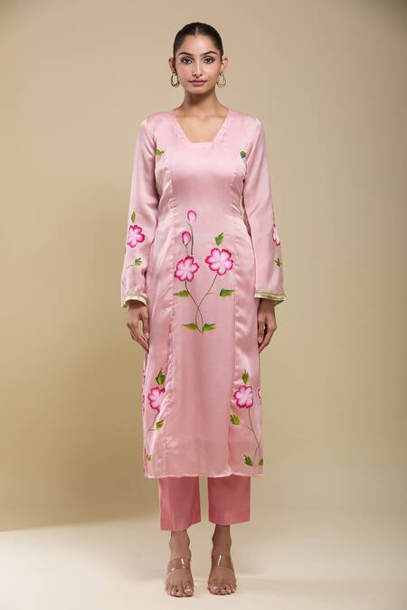 Samyukta Singhania_Pink Satin Embroidery V-neck Hand Painted Kurta Set _Online_at_Aza_Fashions