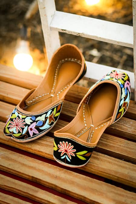 NR By Nidhi Rathi Multicoloured Embroidered Leather Juttis 