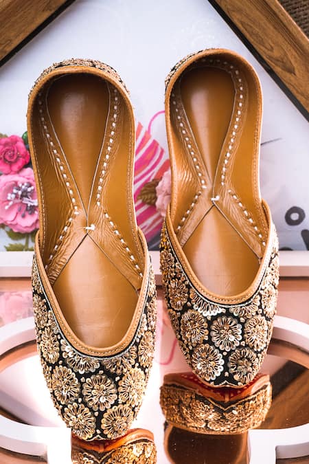 NR By Nidhi Rathi Black Embellished Leather Ethnic Juttis 