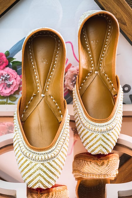 NR By Nidhi Rathi White Embellished Round-toe Juttis 