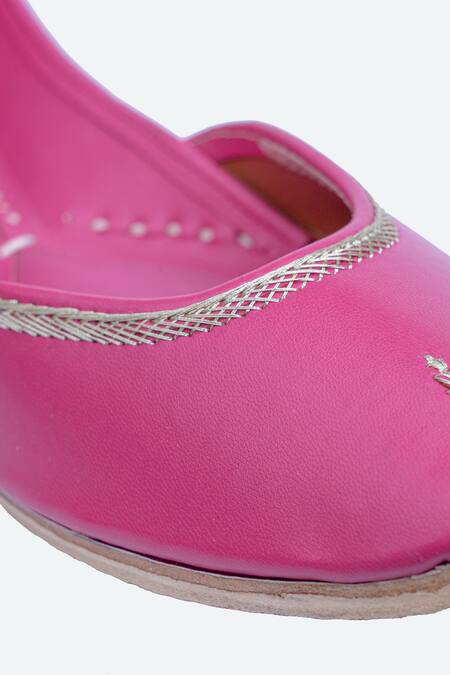 NR By Nidhi Rathi_Pink Leather Classic Juttis _at_Aza_Fashions