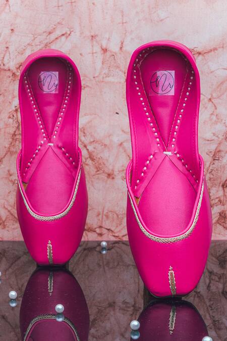 Buy_NR By Nidhi Rathi_Pink Leather Classic Juttis 