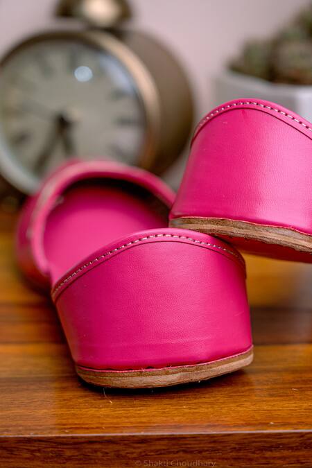 Shop_NR By Nidhi Rathi_Pink Leather Classic Juttis 