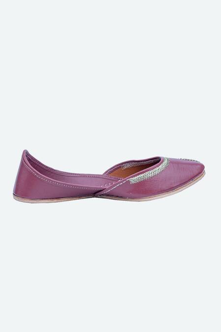 NR By Nidhi Rathi Purple Plain Classic Leather Juttis Online at Aza Fashions NR By Nidhi Rathi_Purple Plain Classic Leather Juttis _Online_at_Aza_Fashions