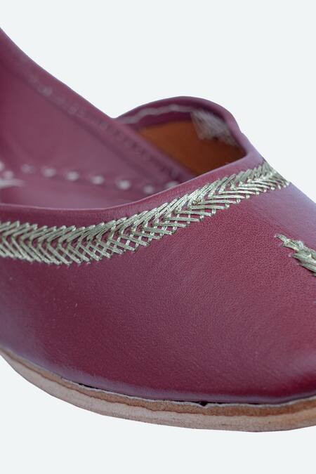 NR By Nidhi Rathi Purple Plain Classic Leather Juttis at Aza Fashions NR By Nidhi Rathi_Purple Plain Classic Leather Juttis _at_Aza_Fashions