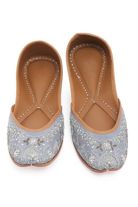 NR By Nidhi Rathi_Gray Embellished Grey Ethnic Juttis _at_Aza_Fashions