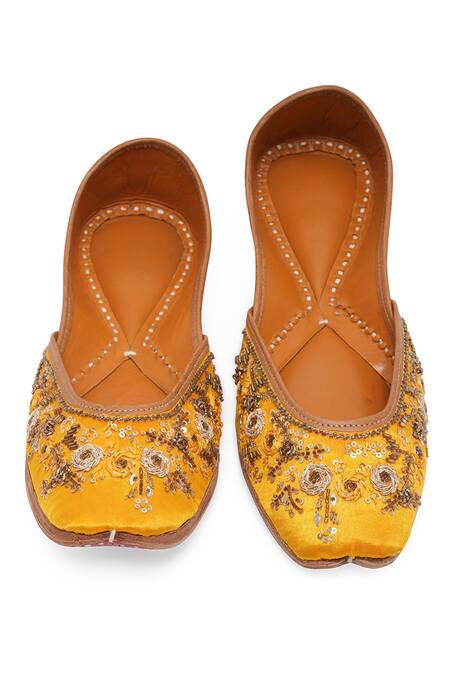 NR By Nidhi Rathi_Yellow Embellished Ethnic Juttis _at_Aza_Fashions
