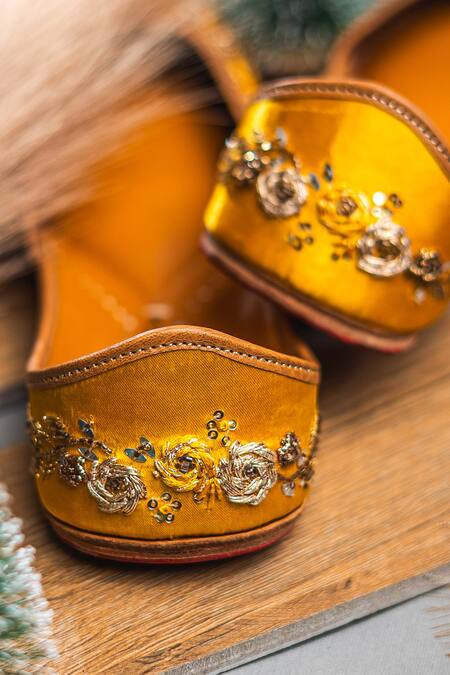 Buy_NR By Nidhi Rathi_Yellow Embellished Ethnic Juttis 