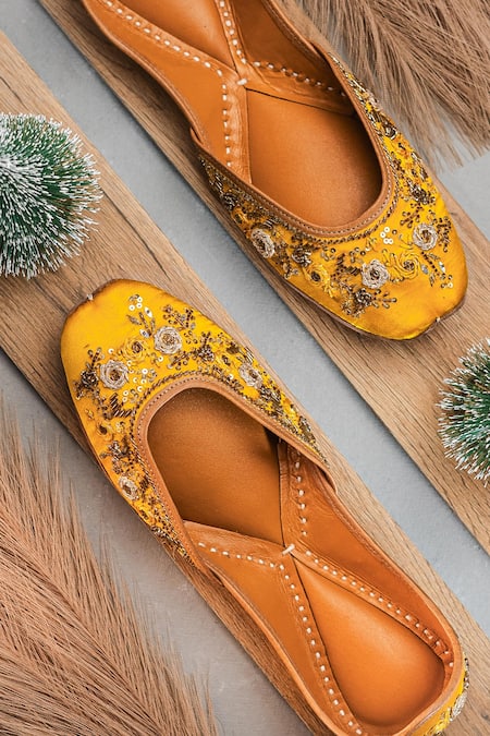 NR By Nidhi Rathi Embellished Yellow Ethnic Juttis 