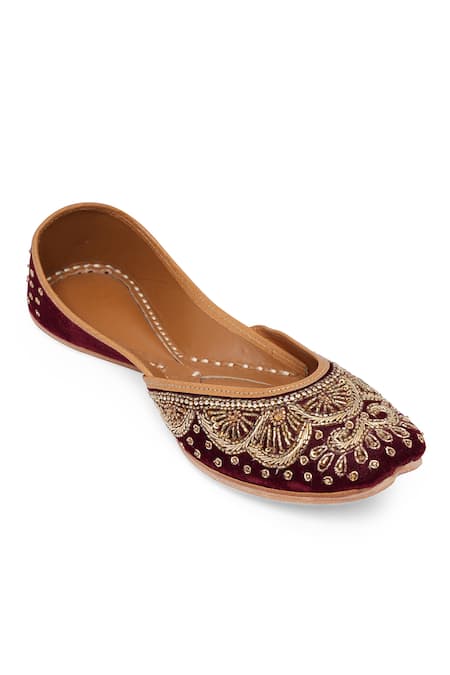 NR By Nidhi Rathi_Maroon Embellished Ethnic Juttis _at_Aza_Fashions