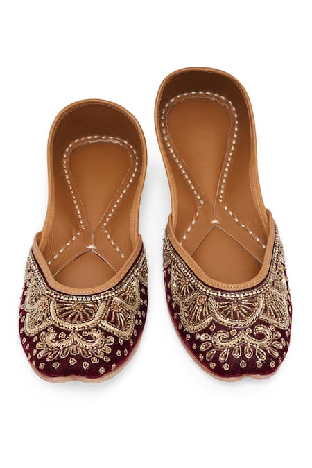 Shop_NR By Nidhi Rathi_Maroon Embellished Ethnic Juttis 