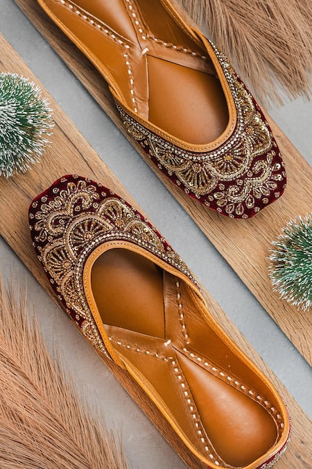 NR By Nidhi Rathi Embellished Ethnic Juttis 