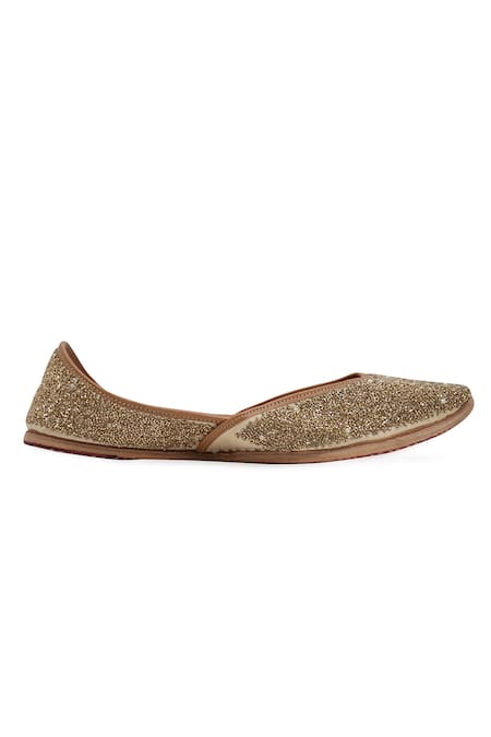 NR By Nidhi Rathi_Gold Embellished Ethnic Flat Juttis _Online_at_Aza_Fashions