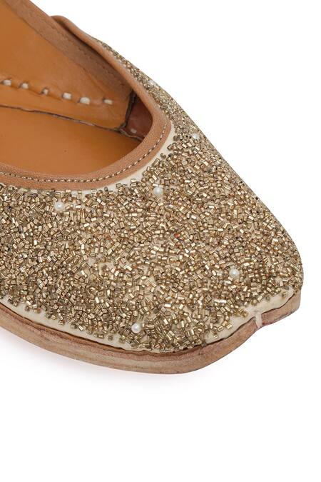 Buy_NR By Nidhi Rathi_Gold Embellished Ethnic Flat Juttis 