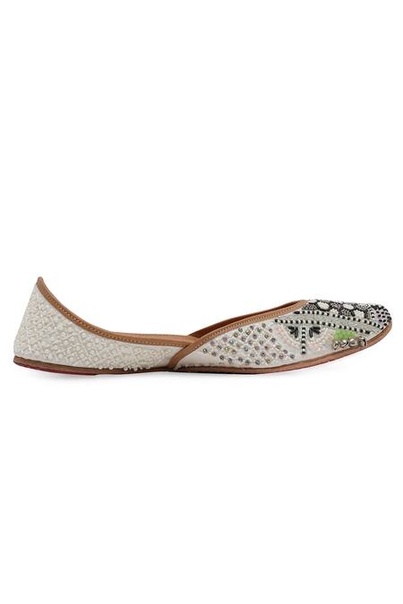 NR By Nidhi Rathi_White Embellished Ethnic Flat Juttis _Online_at_Aza_Fashions