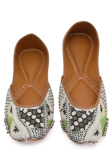 NR By Nidhi Rathi_White Embellished Ethnic Flat Juttis _at_Aza_Fashions