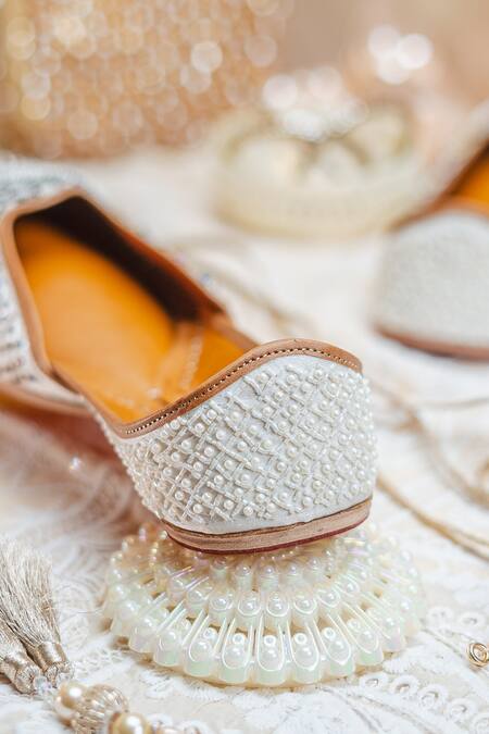Buy_NR By Nidhi Rathi_White Embellished Ethnic Flat Juttis 