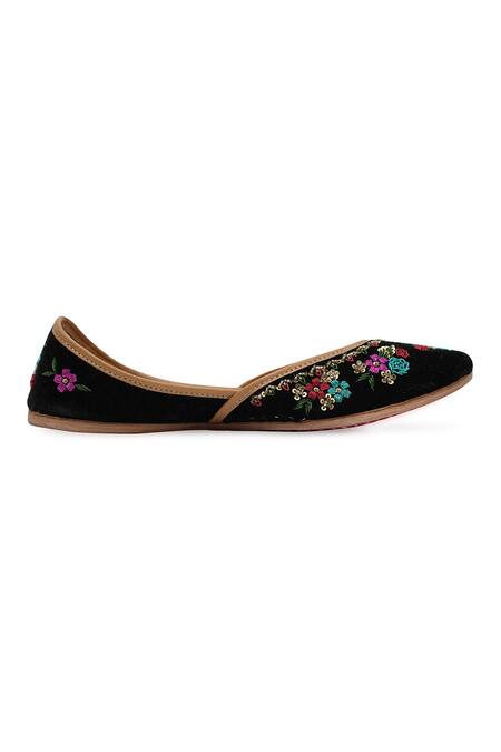 NR By Nidhi Rathi_Black Embellished Velvet Juttis _Online_at_Aza_Fashions