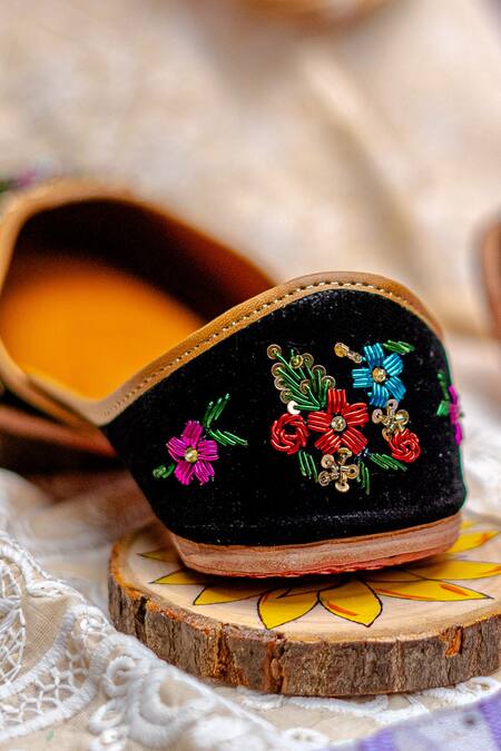 Shop_NR By Nidhi Rathi_Black Embellished Velvet Juttis _Online_at_Aza_Fashions