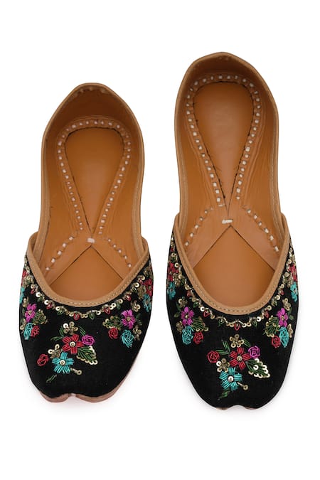 NR By Nidhi Rathi_Black Embellished Velvet Juttis _at_Aza_Fashions