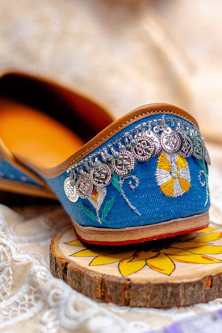 Buy_NR By Nidhi Rathi_Blue Hand-embroidered Leather Flat Juttis 