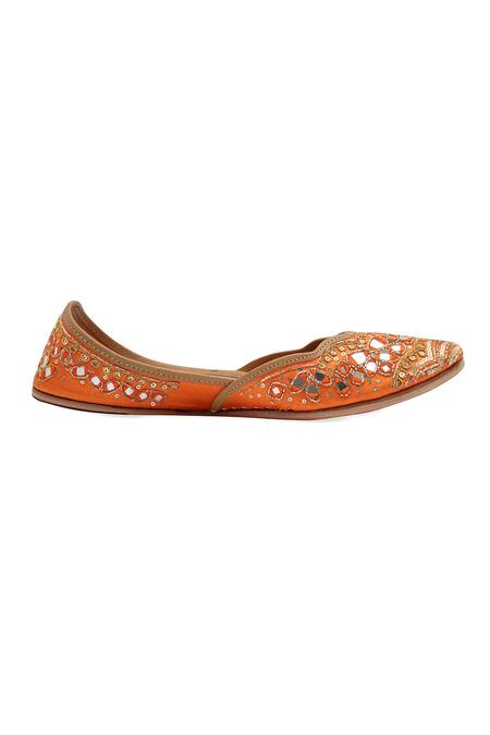 NR By Nidhi Rathi_Orange Embroidered Flat Juttis _Online_at_Aza_Fashions