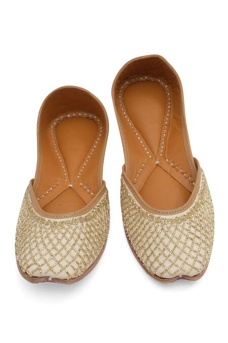 NR By Nidhi Rathi_Gold Gold-toned Leather Embroidered Juttis _at_Aza_Fashions