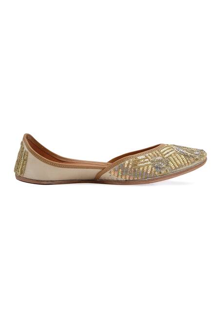 NR By Nidhi Rathi_Gold Gold-toned Embroidered Flat Juttis _Online_at_Aza_Fashions