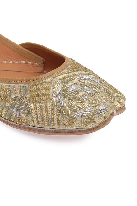 NR By Nidhi Rathi_Gold Gold-toned Embroidered Flat Juttis _at_Aza_Fashions