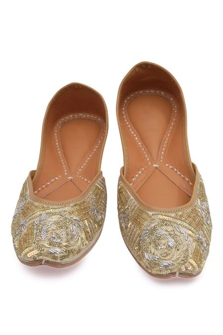 Buy_NR By Nidhi Rathi_Gold Gold-toned Embroidered Flat Juttis 
