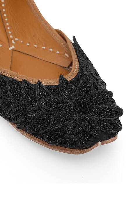 Buy NR By Nidhi Rathi Black Embroidered Flat Juttis Buy_NR By Nidhi Rathi_Black Embroidered Flat Juttis