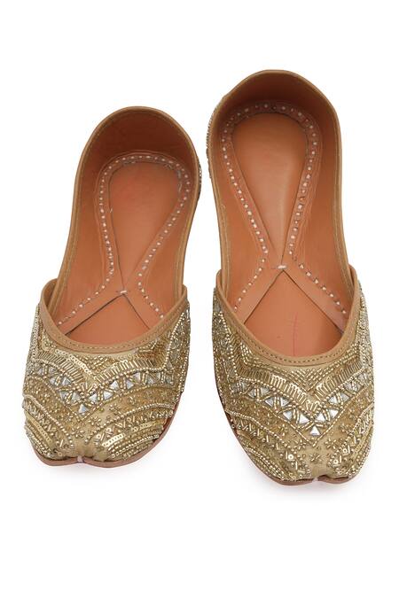 Buy_NR By Nidhi Rathi_Gold Gold-toned Embroidered Flat Juttis 