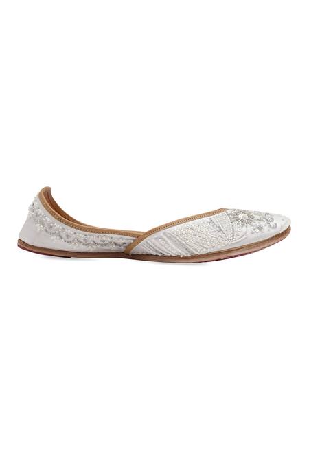 NR By Nidhi Rathi_White Handcrafted Embroidered Leather Juttis _Online_at_Aza_Fashions
