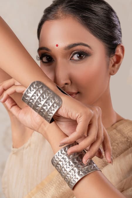 Anana Silver Plated Hammered Kada 