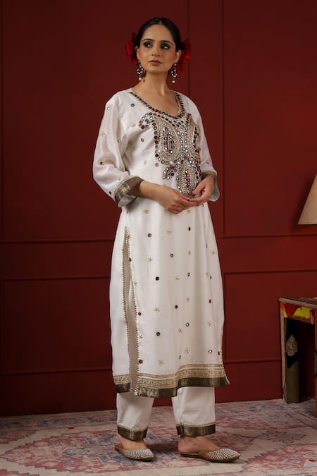 Shop_Sheeshakari_White Silk Beads, Sequins Round Neck Embellished Kurta Pant Set 