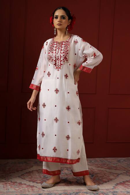 Sheeshakari_White Silk Embroidery Round Neck Kurta Set _Online_at_Aza_Fashions