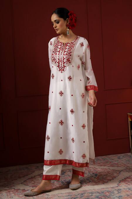 Buy_Sheeshakari_White Silk Embroidery Round Neck Kurta Set _Online_at_Aza_Fashions