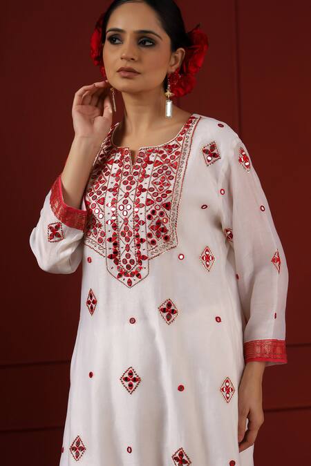 Sheeshakari_White Silk Embroidery Round Neck Kurta Set _at_Aza_Fashions