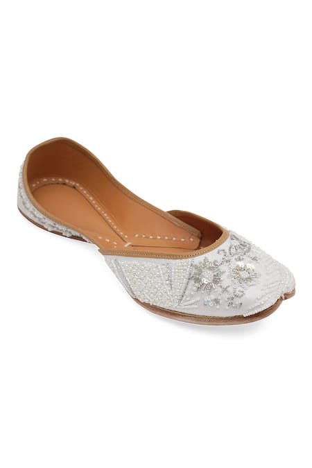 NR By Nidhi Rathi Handcrafted Embroidered Leather Juttis 