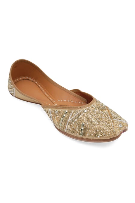 NR By Nidhi Rathi Handcrafted Leather Embellished Juttis 