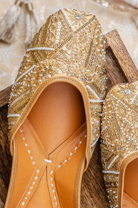 Shop_NR By Nidhi Rathi_Gold Handcrafted Leather Embellished Juttis 