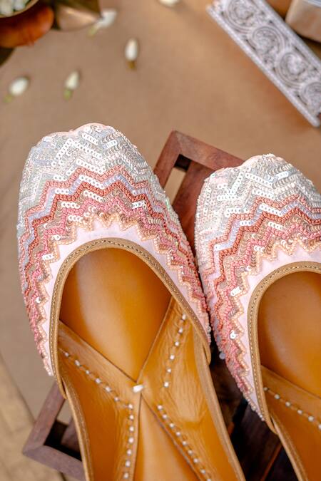 Shop_NR By Nidhi Rathi_White Embroidered Square-toe Juttis 