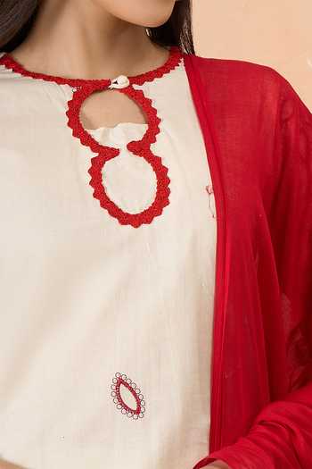 Samyukta Singhania_Off White Cotton Embroidery Round Neck Kurta Set With Dupatta _Online_at_Aza_Fashions