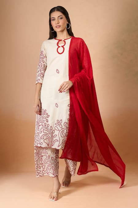 Samyukta Singhania Off White Embroidered Kurta Set With Dupatta 