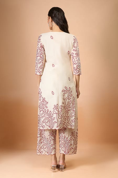 Samyukta Singhania Off White Embroidered Kurta Set With Dupatta 