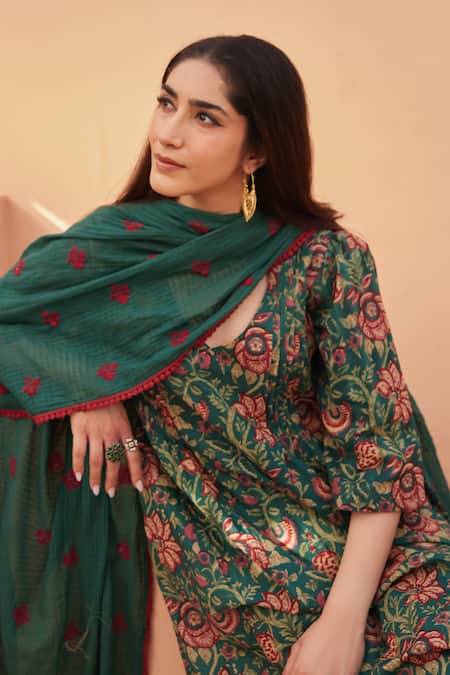 Gulabo Jaipur Green Cotton Embroidery Round Neck Floral Print Kurta Pant Set Online at Aza Fashions Gulabo Jaipur_Green Cotton Embroidery Round Neck Floral Print Kurta Pant Set _Online_at_Aza_Fashions