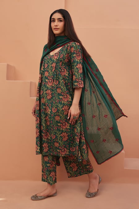 Gulabo Jaipur Green Cotton Embroidery Round Neck Floral Print Kurta Pant Set at Aza Fashions Gulabo Jaipur_Green Cotton Embroidery Round Neck Floral Print Kurta Pant Set _at_Aza_Fashions