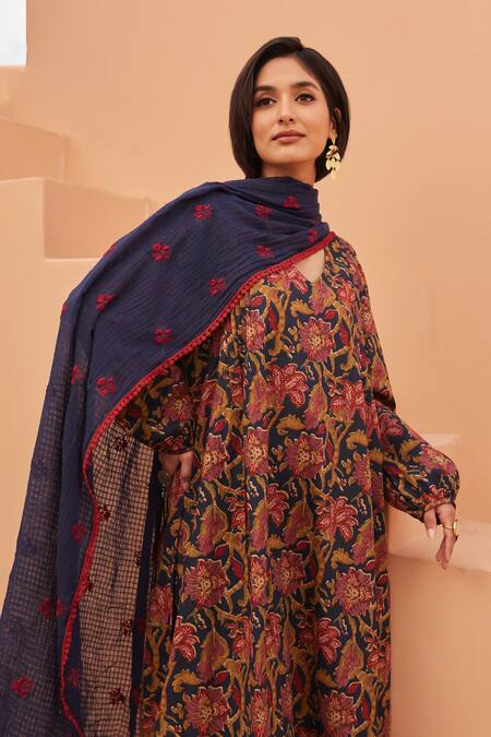 Gulabo Jaipur_Blue Cotton Embroidery Round Neck Floral Print Kurta Set _at_Aza_Fashions