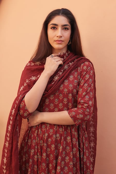 Buy_Gulabo Jaipur_Red Cotton Embroidery Round Neck Designer Anarkali Set 