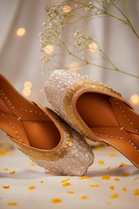 House Of Vian_Gold Designer Aabroo Juttis _Online_at_Aza_Fashions